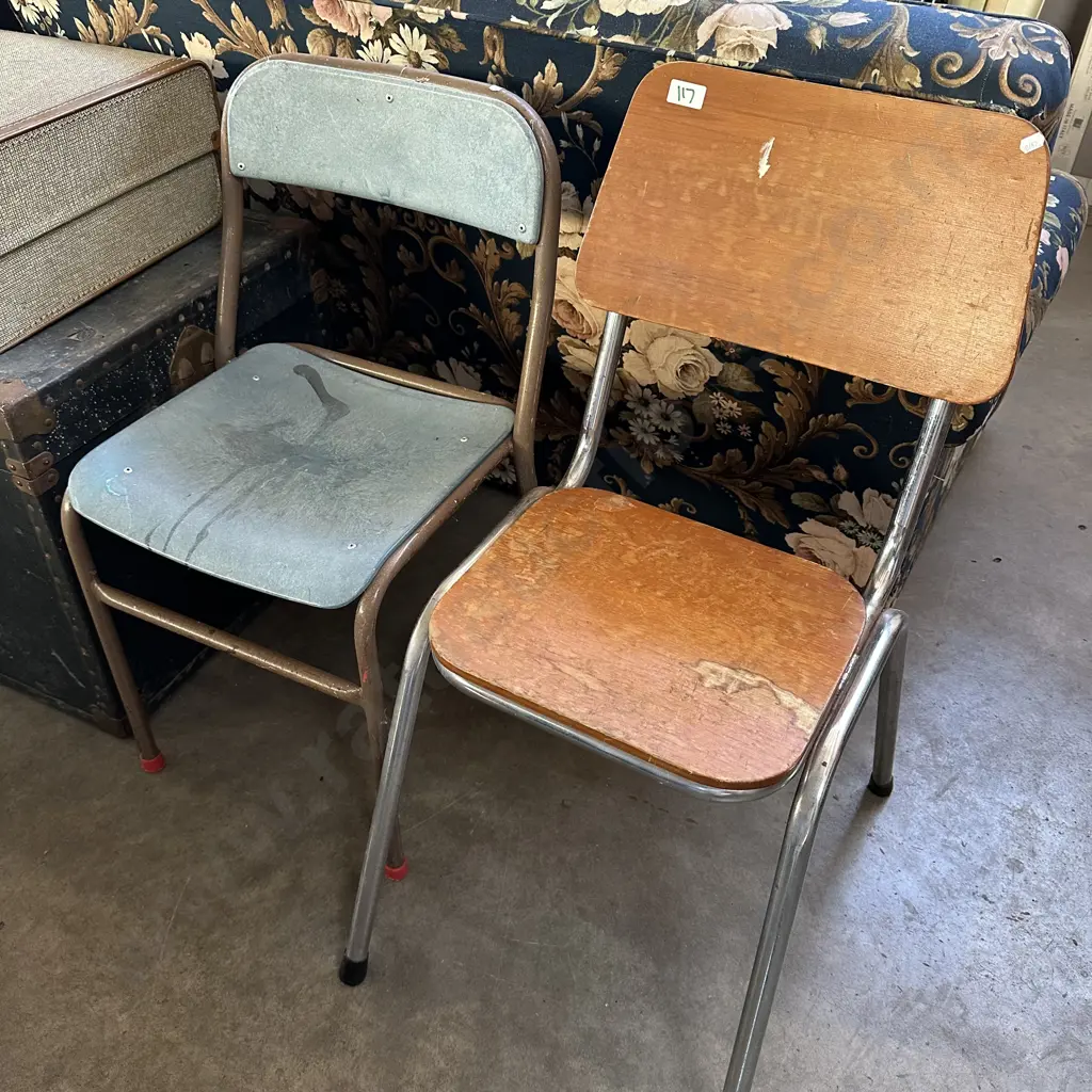 2 chairs Image 1++