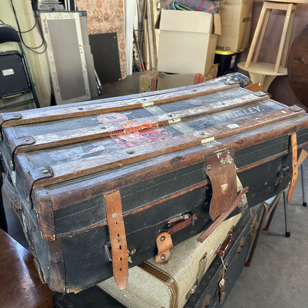 vintage trunk Image 1++