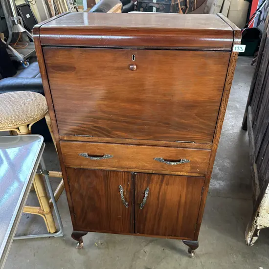 drinks cabinet