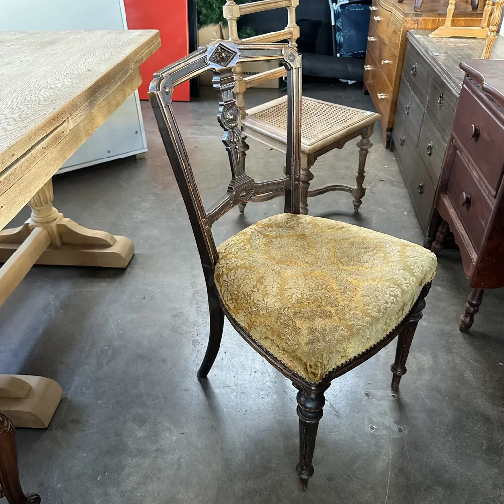 2 antique bedroom chairs Image 1++