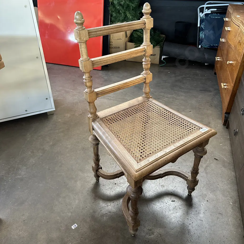 2 antique bedroom chairs Image 1++