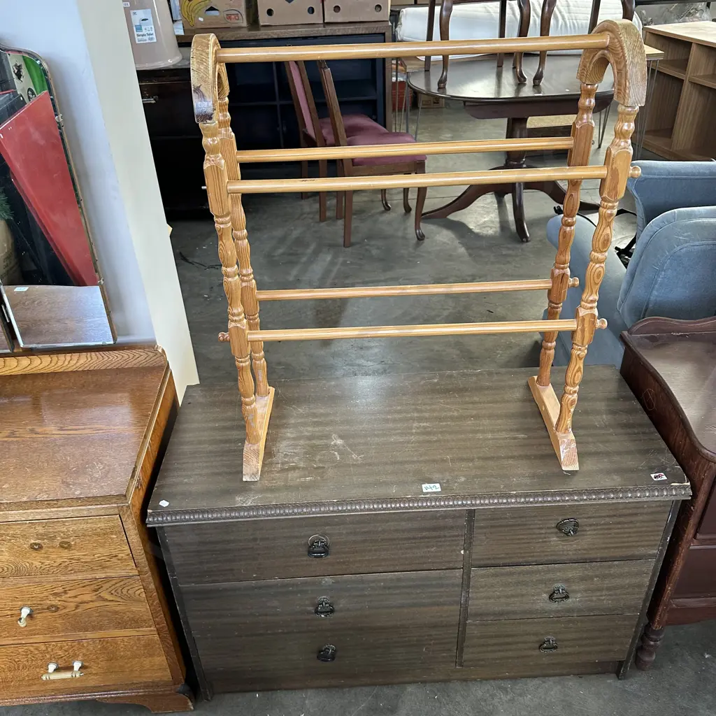 drawers and towel rack - both average Image 1++