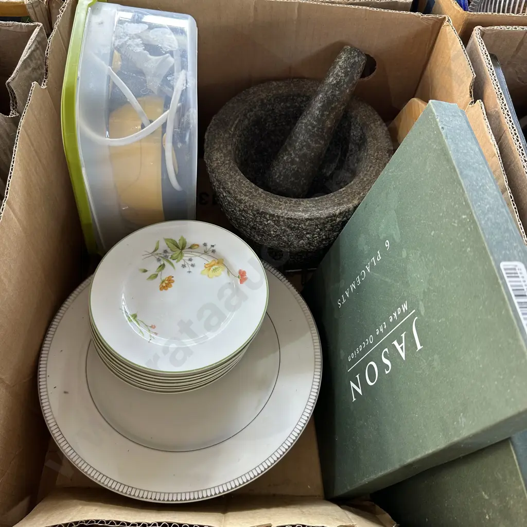 large pestle & mortar plus choc maker Image 1++