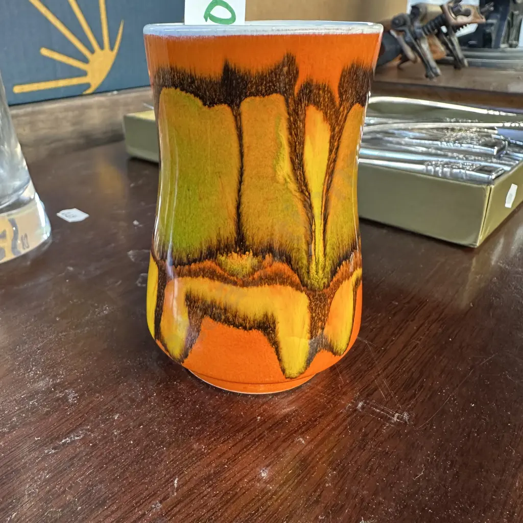 signed vintage Poole vase 10cm Image 1++
