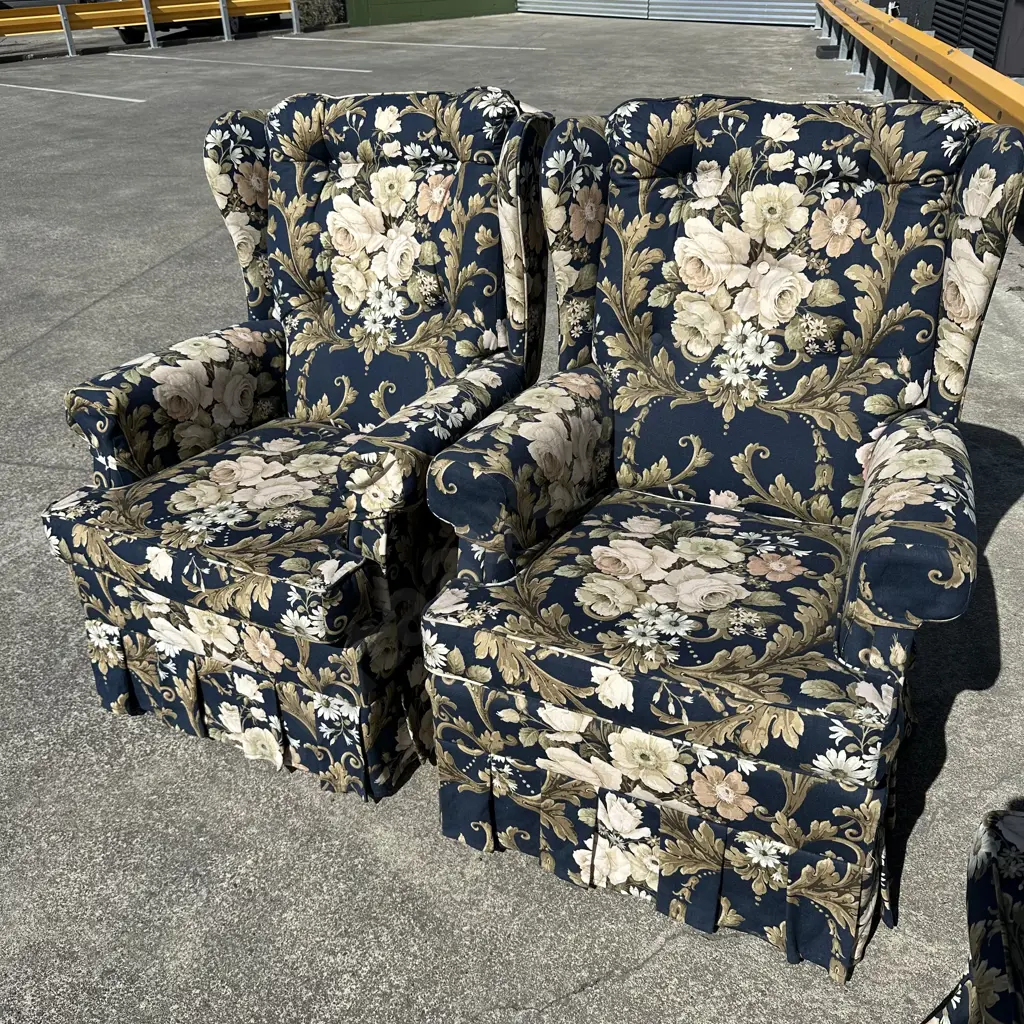 Pr of vintage floral lounge chairs (spring back recliners) excellent condition Image 1++