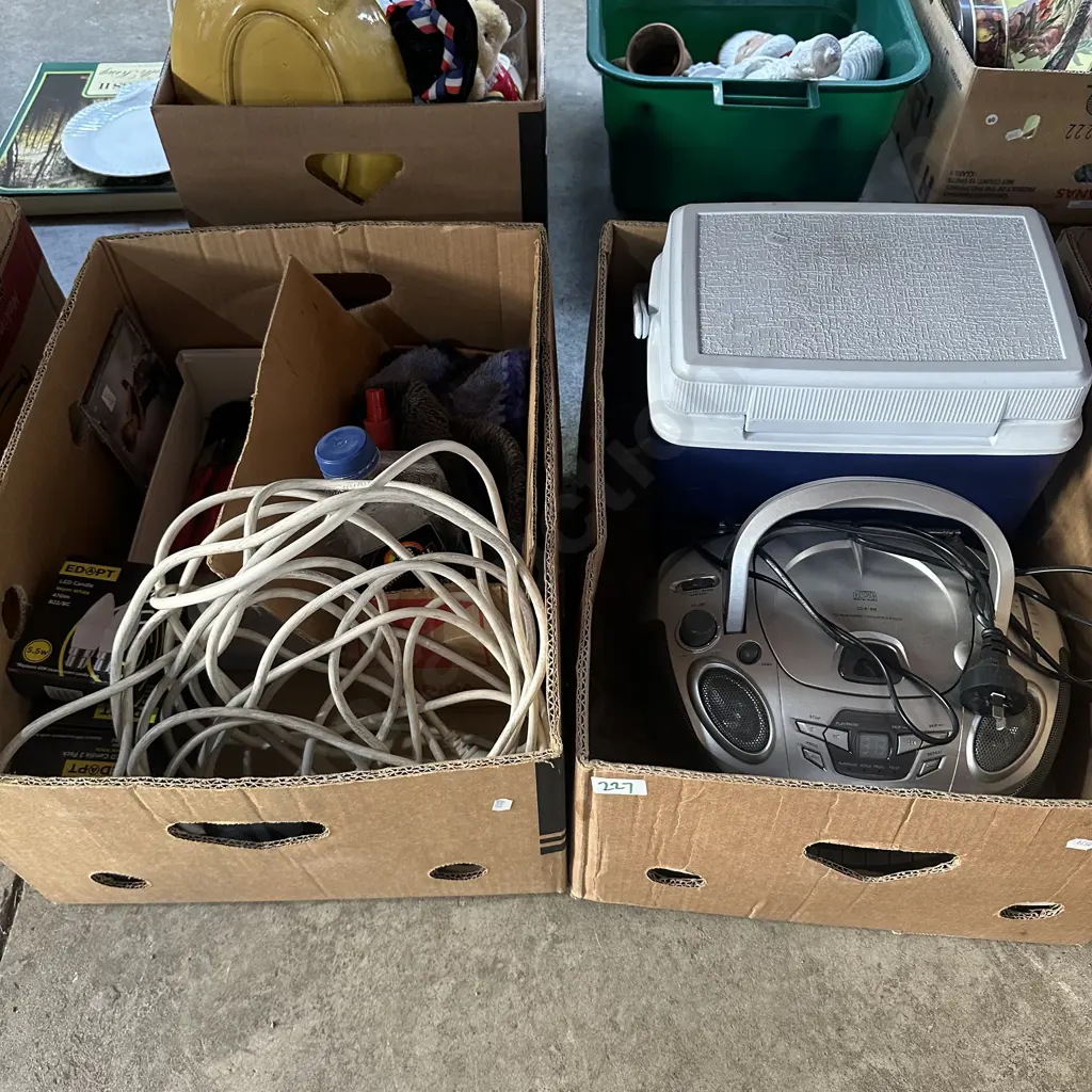 2 box chilli, stereo, hardware etc Image 1++