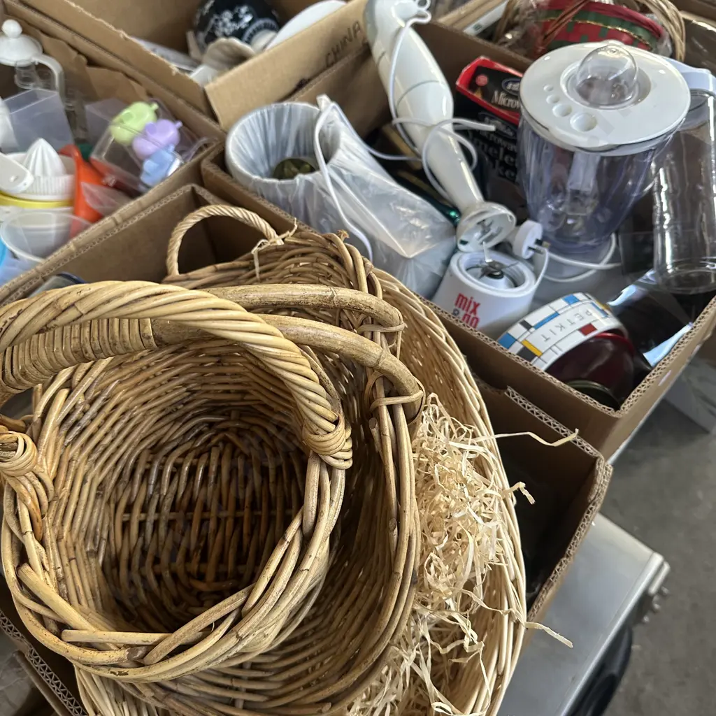 2 box blender, wizz stick, baskets etc Image 1++