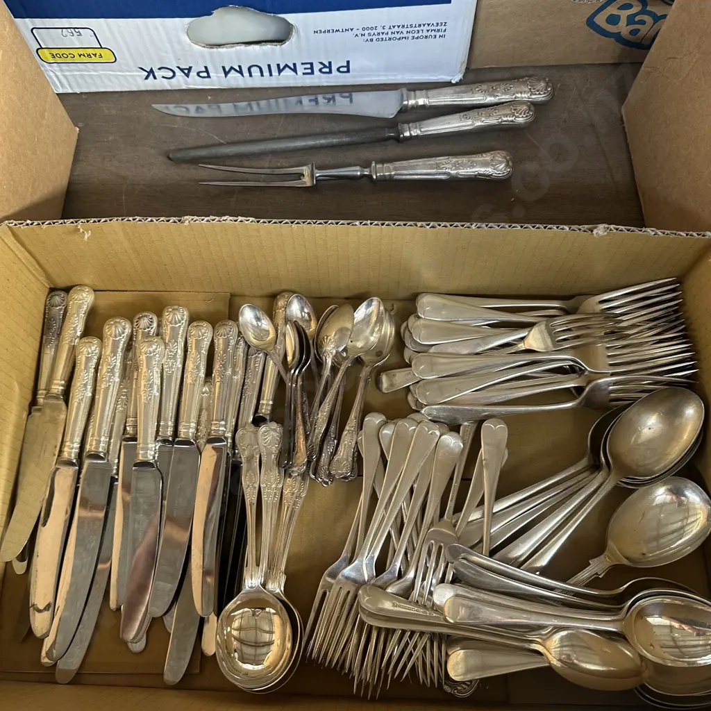 large lot of  2 different cutlery styles, plus carving set Image 1++