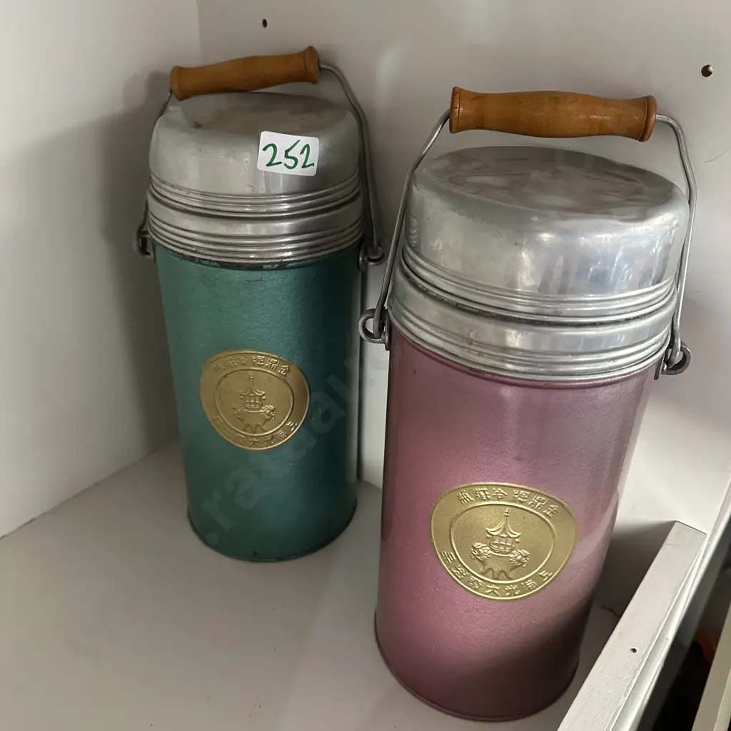 2 vintage Chinese flasks Image 1++