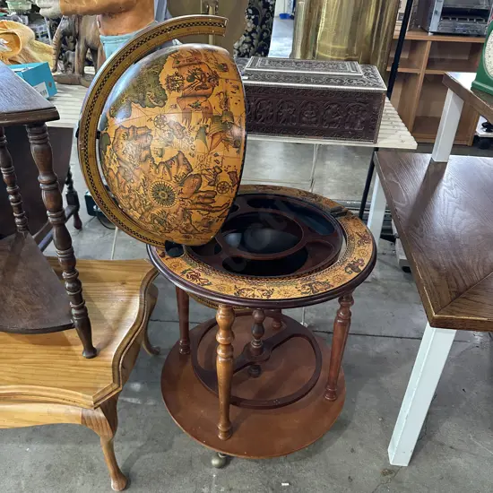 Globe drinks unit