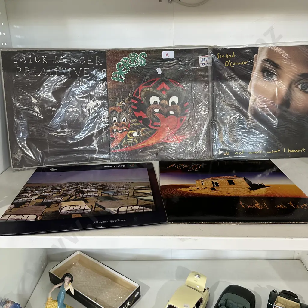 5 records Image 1++