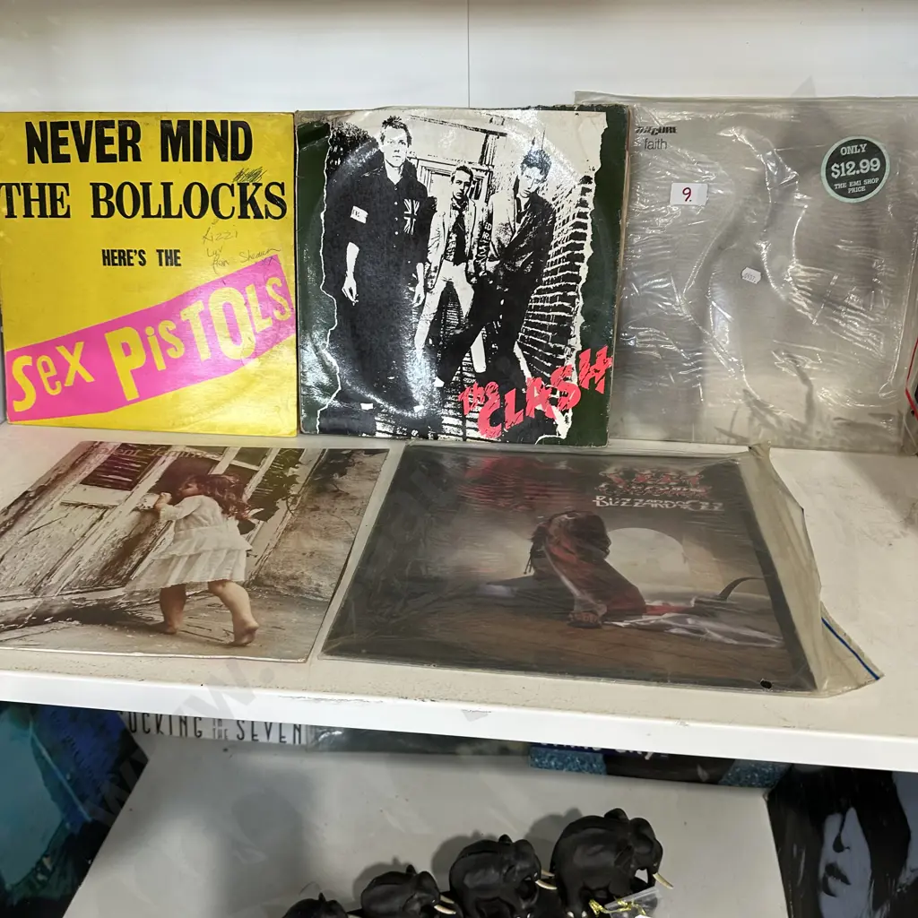 5 records Image 1++