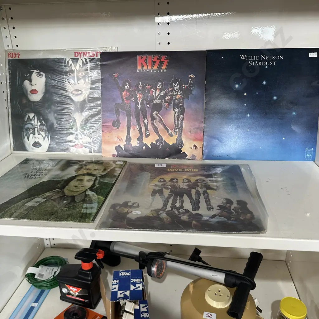 5 records Image 1++