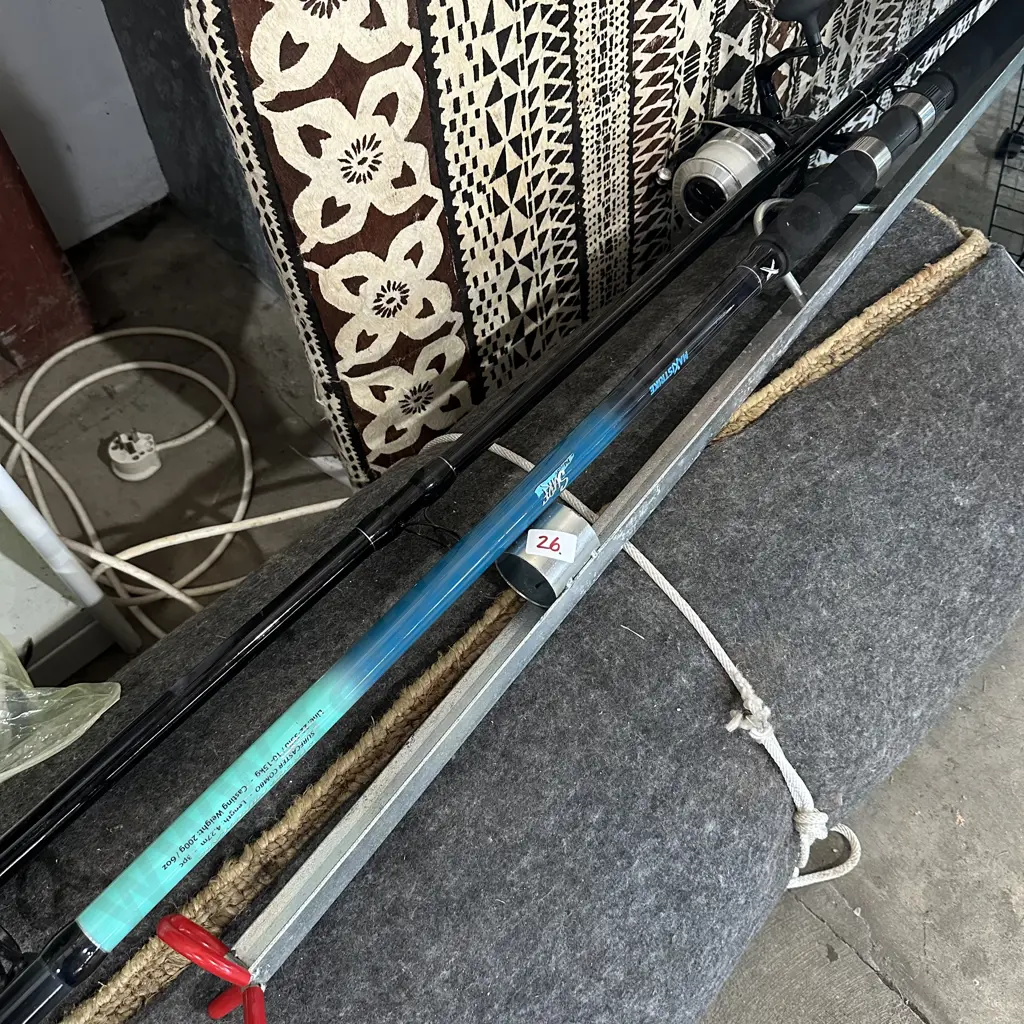 Surfcaster rod reel and holder (tip section missing) Image 1++