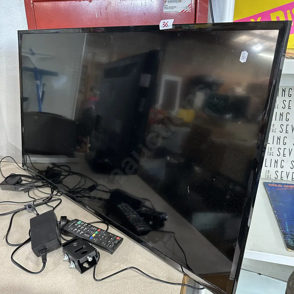 Panasonic 40inch wall mount TV TH-40F400Z with chromecast Image 1++