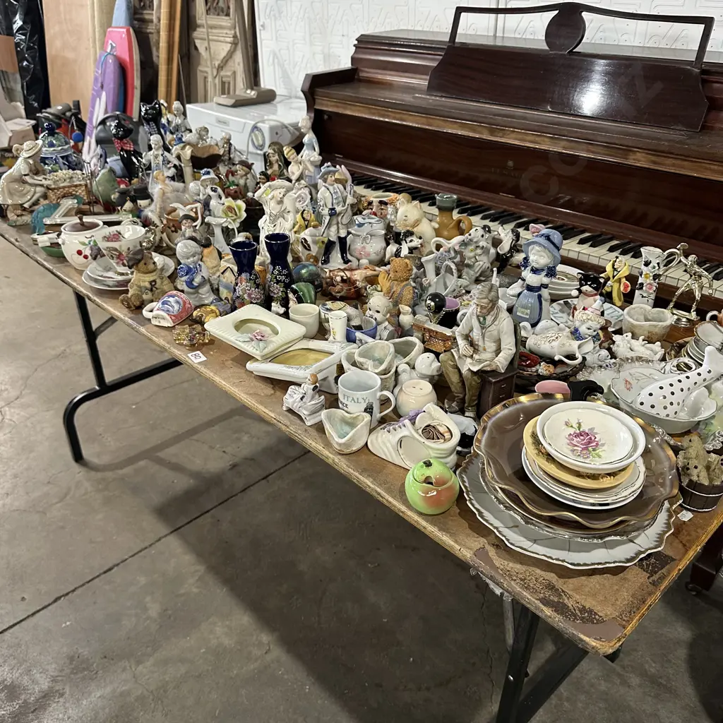 Large lot of ornaments Image 1++