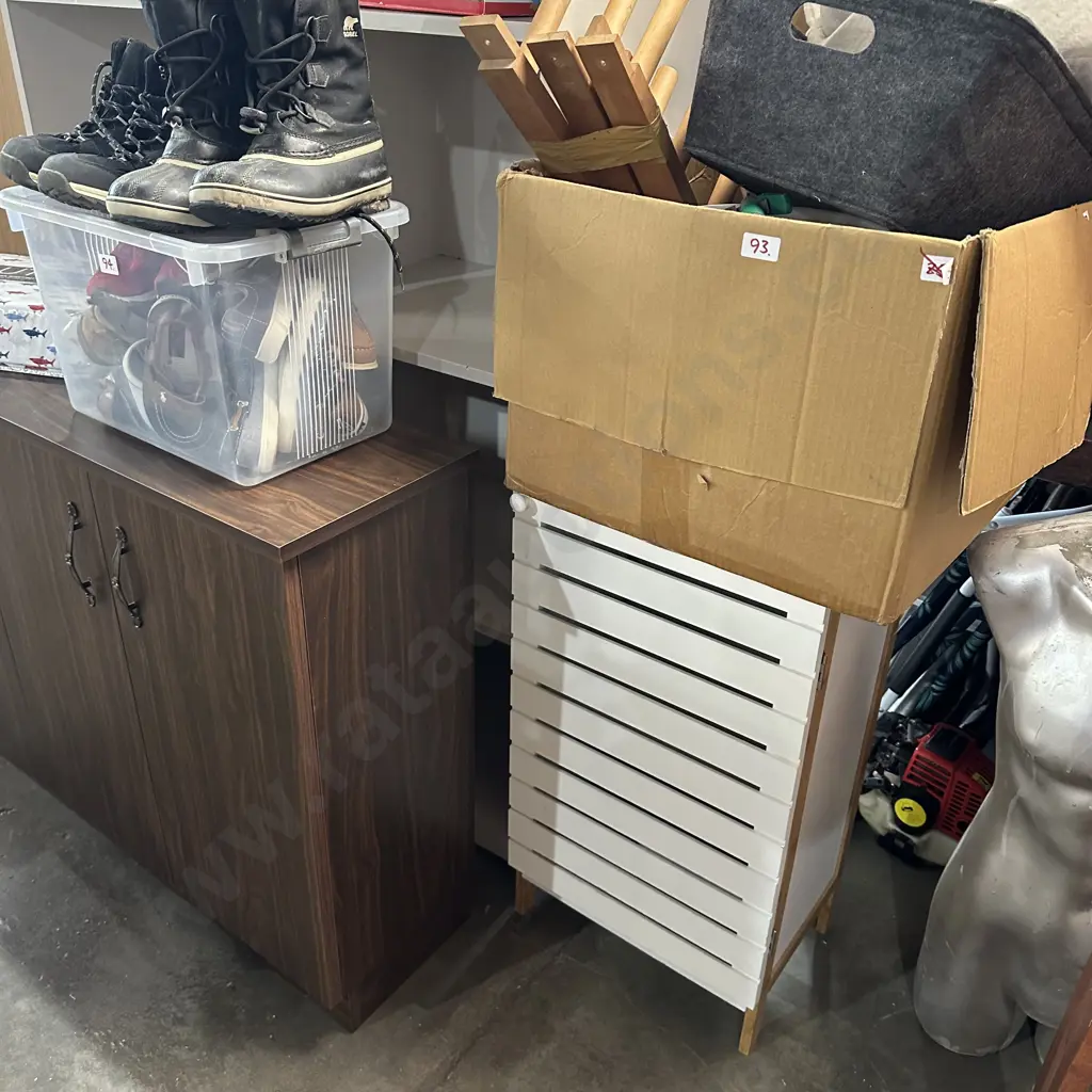 Box sprayer,pet bed and two cupboards Image 1++