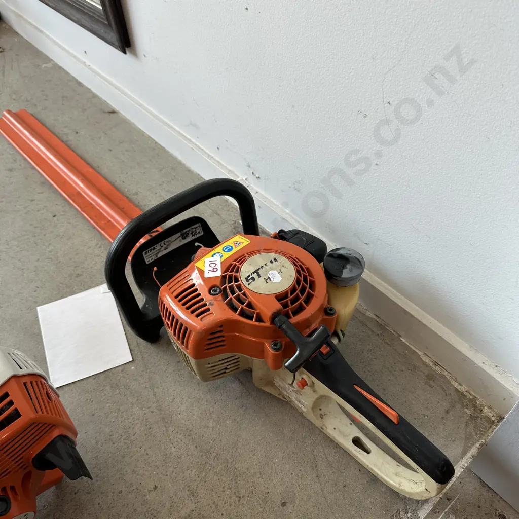 Stilh hedge trimmer- working Image 1++