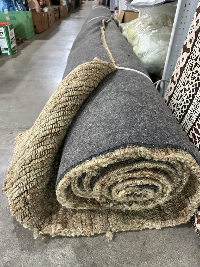 Large Sisal rug 4.4m x 4.8m excellent condition, felted underneath Image 1++