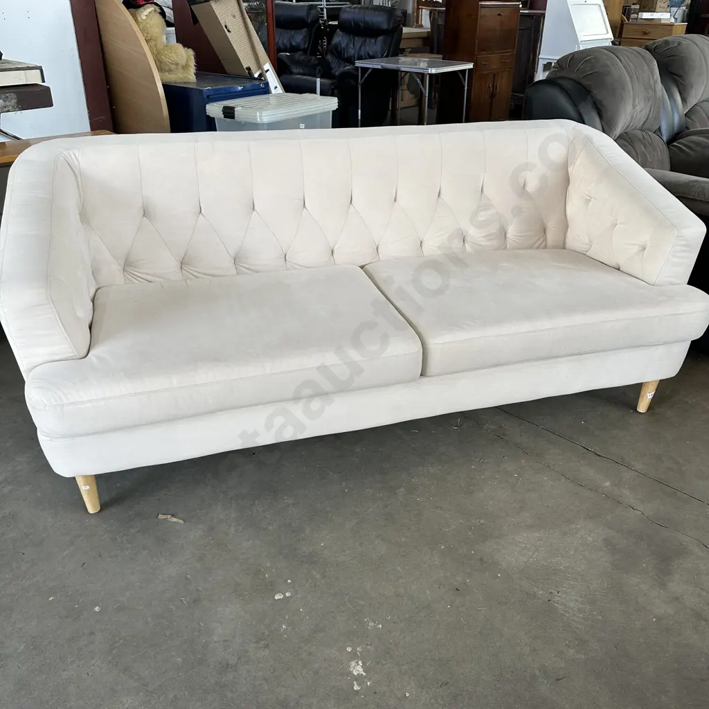 Very tidy Paulack button back sofa Image 1++