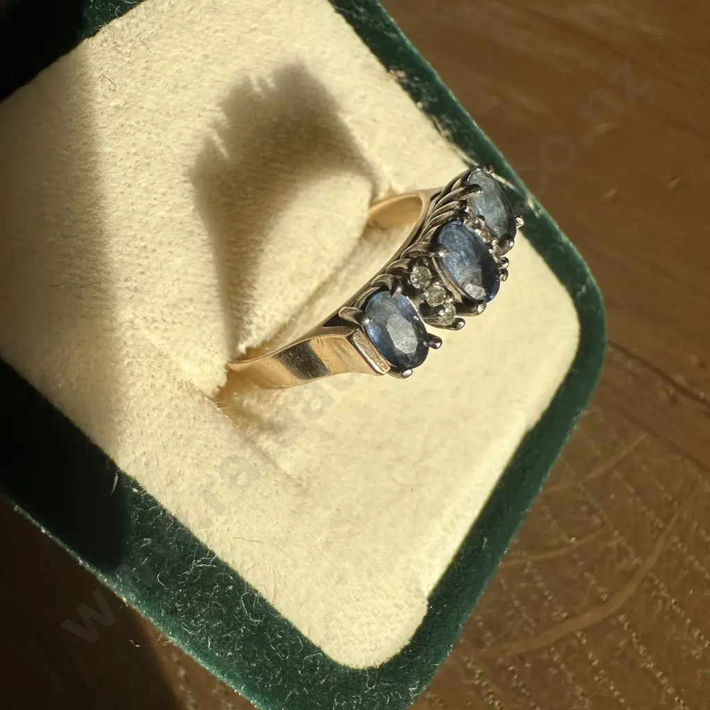 Sapphire & Diamond  9ct gold ring stamped 375   LJ Image 1++