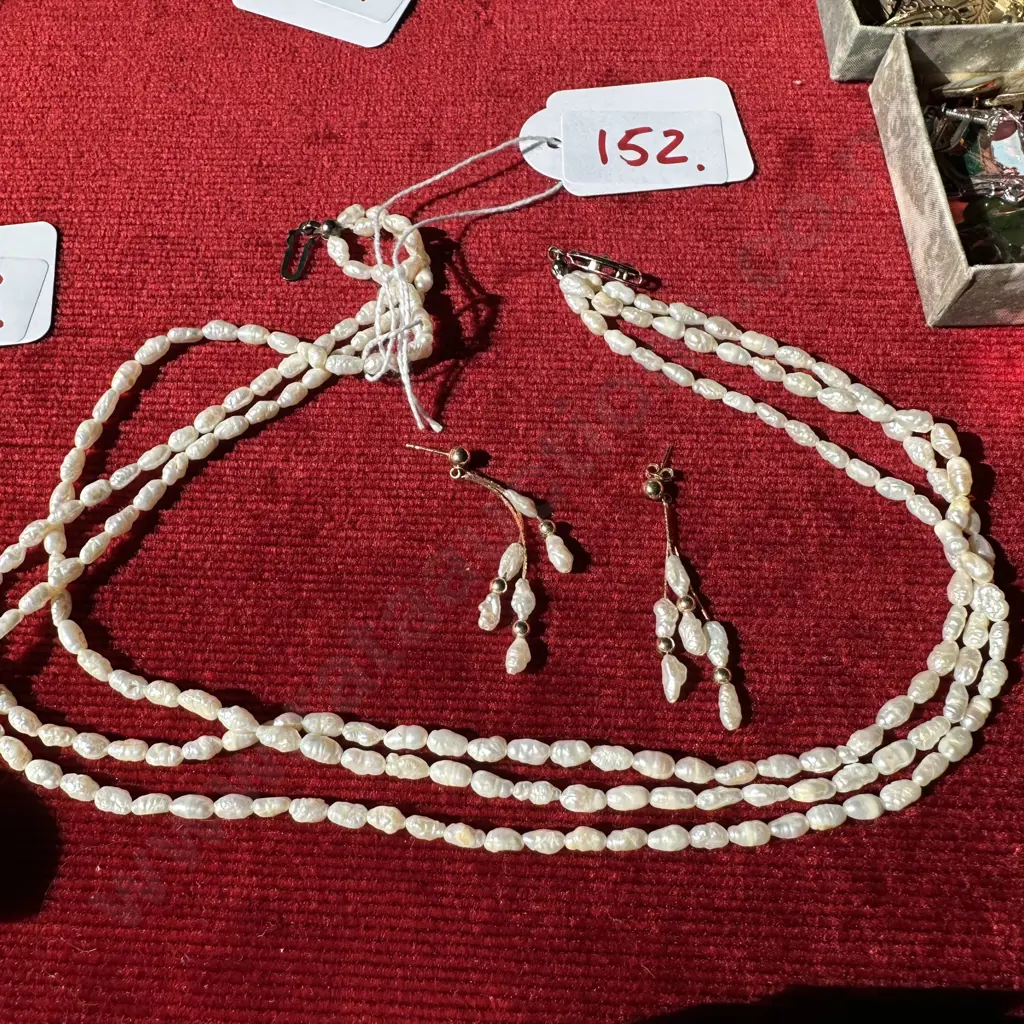 3 strand pearl necklace plus earrings Image 1++