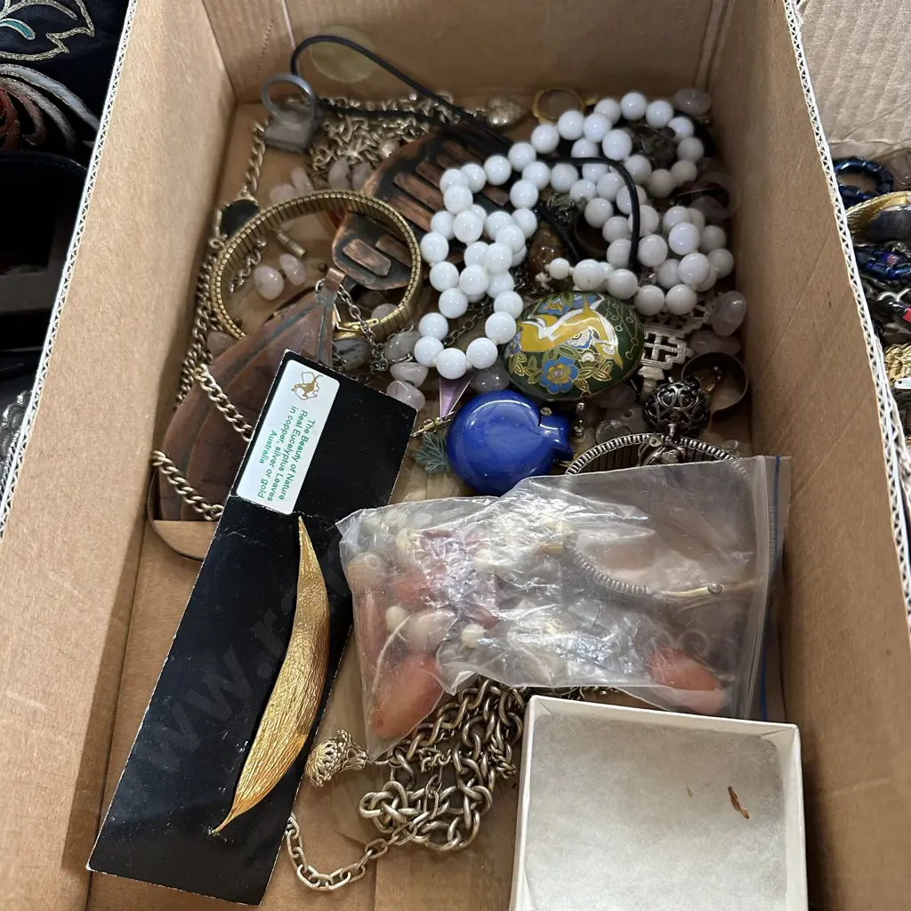 costume jewelry Image 1++