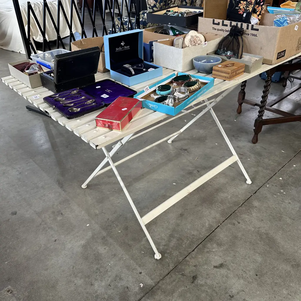 Folding table Image 1++