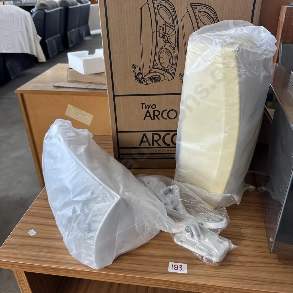 Pr Dasaudio speakers (one used) Image 1++