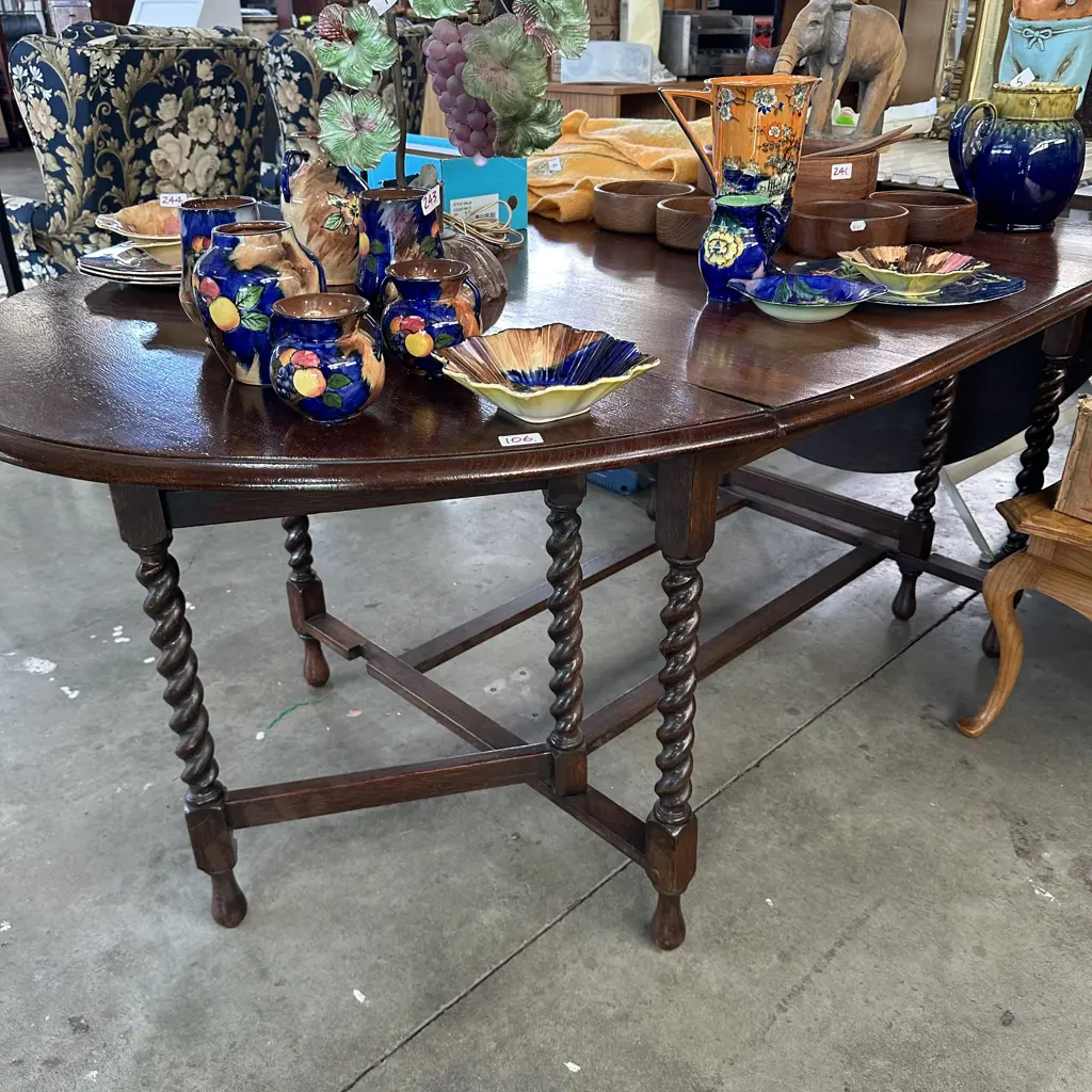 Oak barley twist table Image 1++