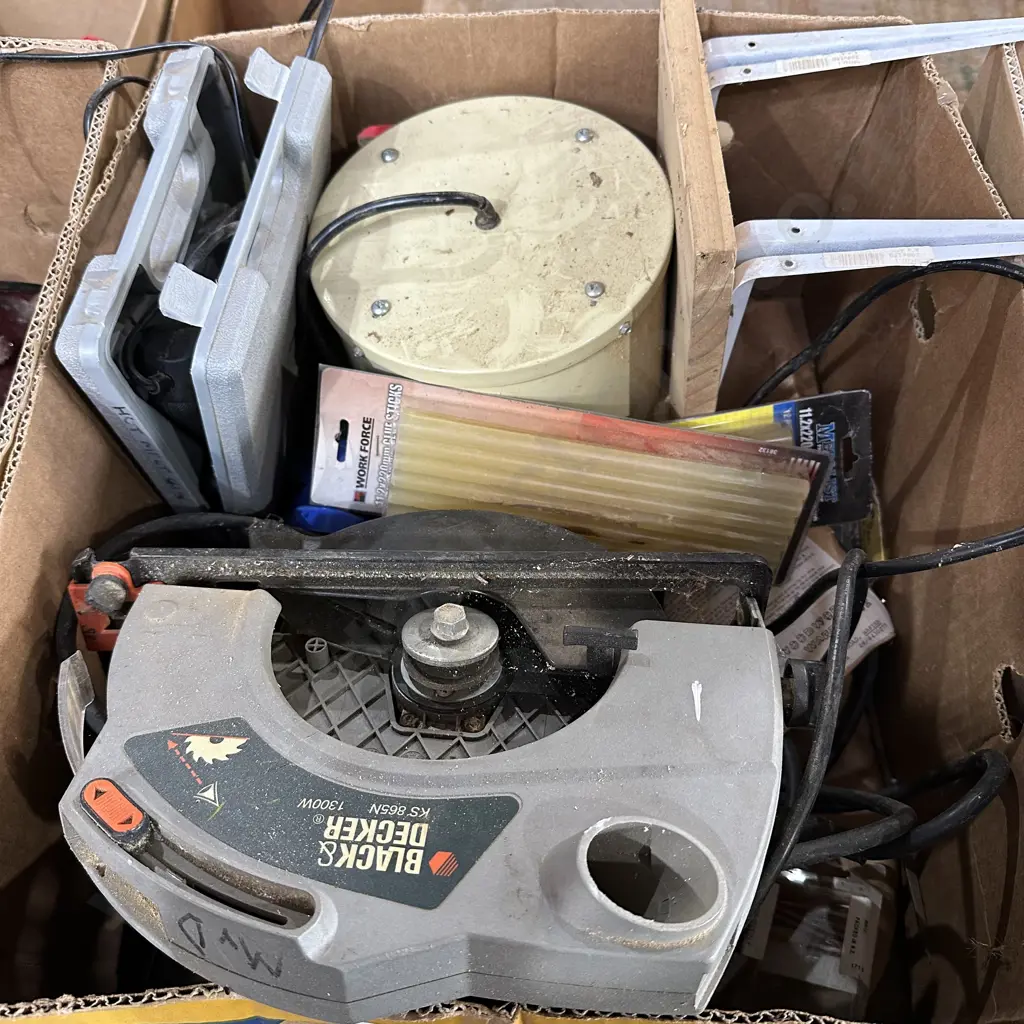 skilsaw, glue gun etc Image 1++