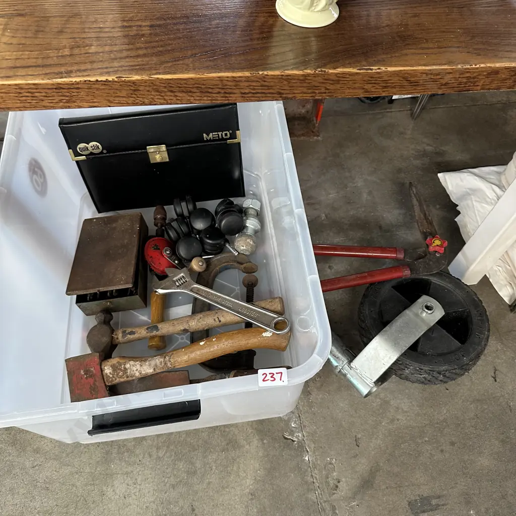 jockey wheel and tools etc Image 1++