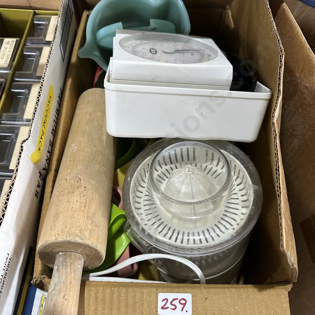 kitchenware inc rolling pin and juicer Image 1++