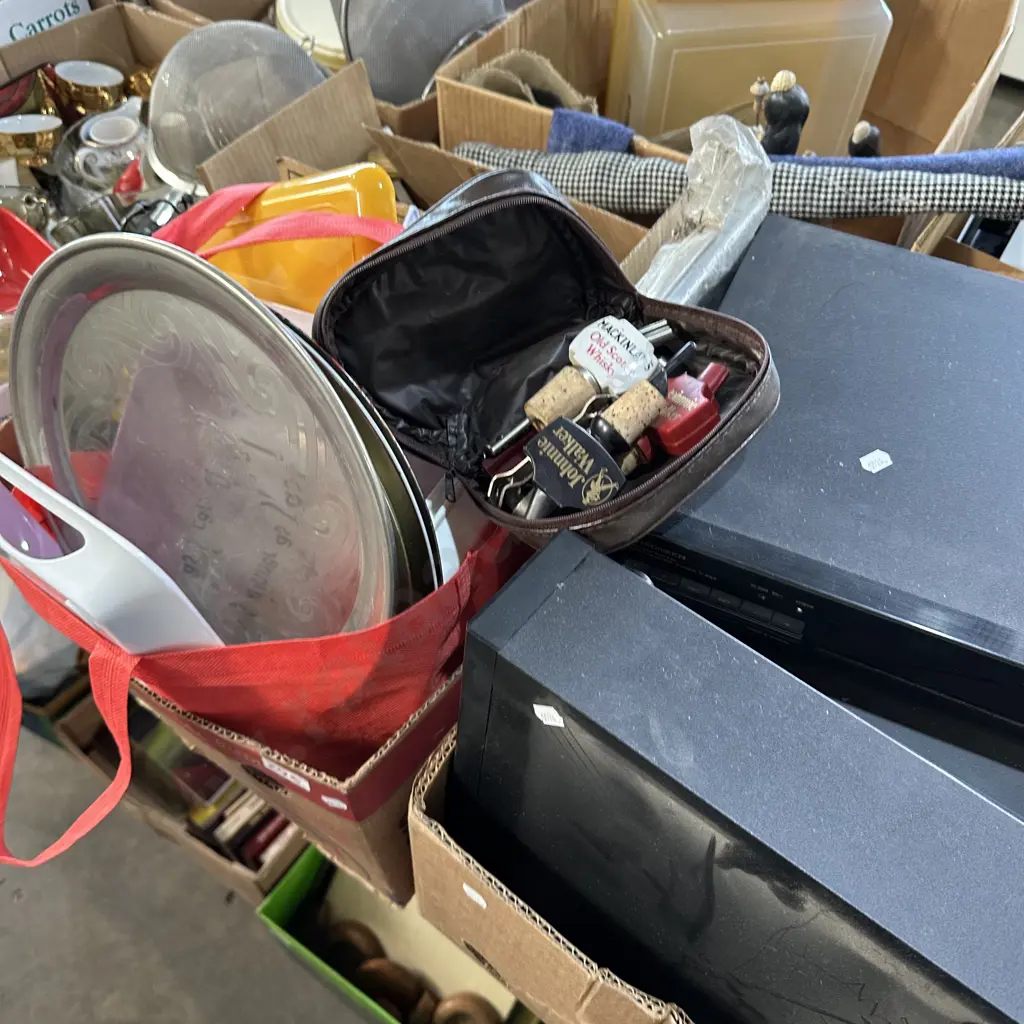 2 box electricals and whisky pourers etc Image 1++