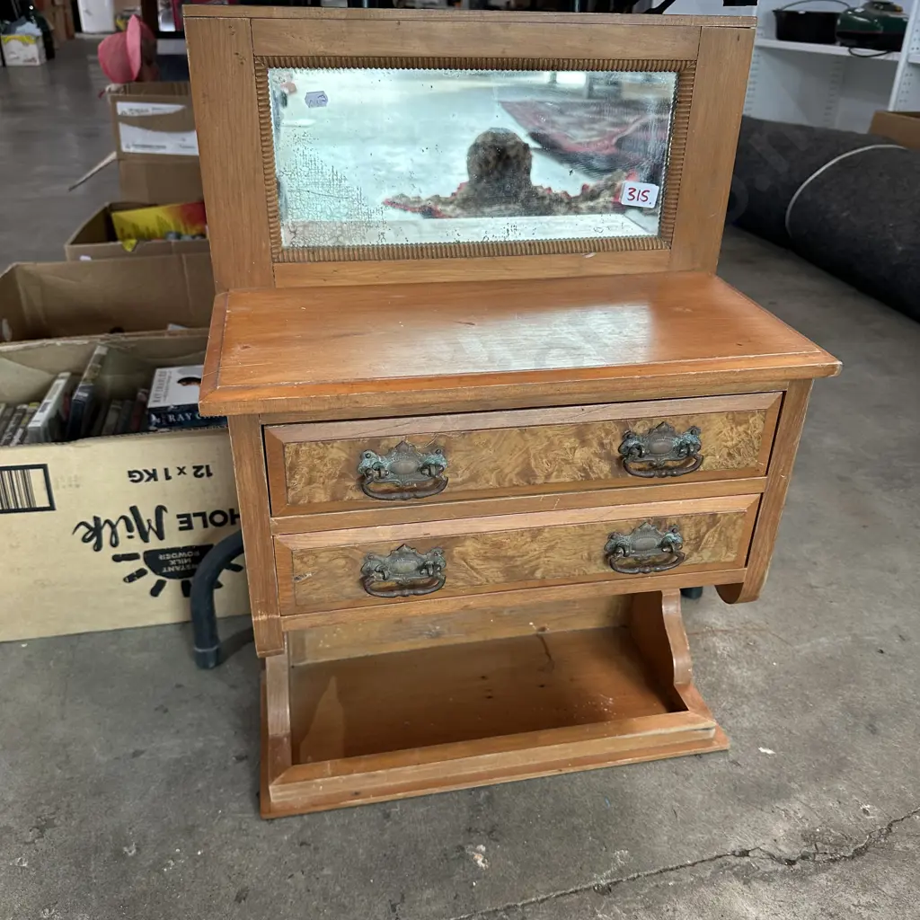 kauri colonial shaving stand Image 1++