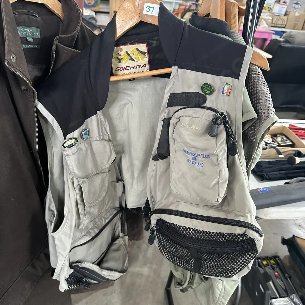 Scierra fishing jacket size L Image 1++