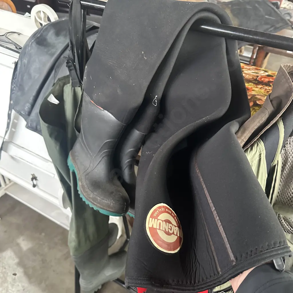 Magnum wetsuit material waders  plus a pr of wader leggings Image 1++