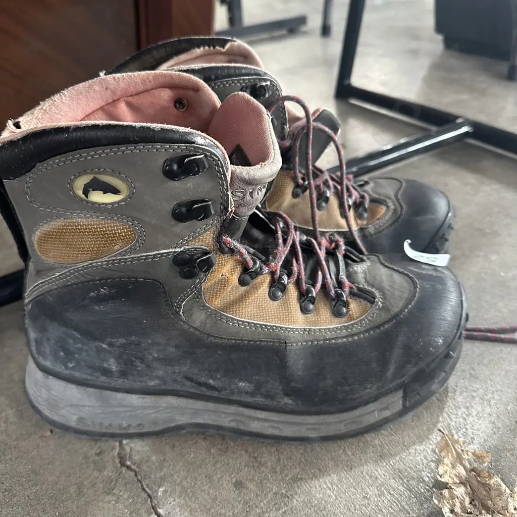 Simms size 8 river boots Image 1++