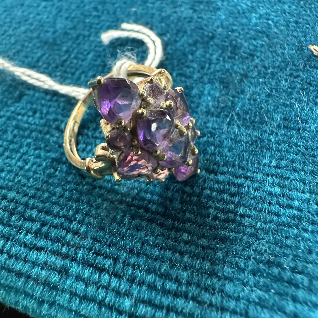 Vintage 10 stone Amethyst 9ct gold ring Image 1++