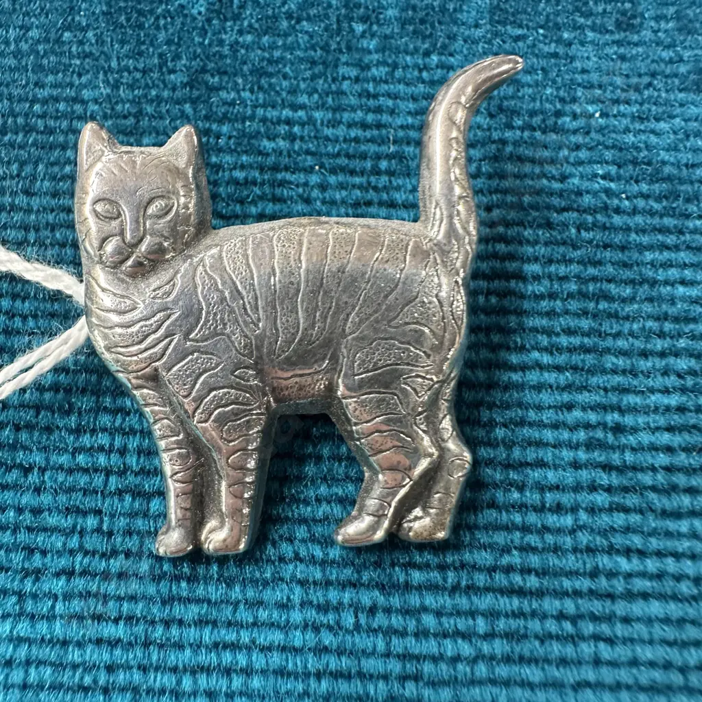 Sterling silver cat brooch Image 1++