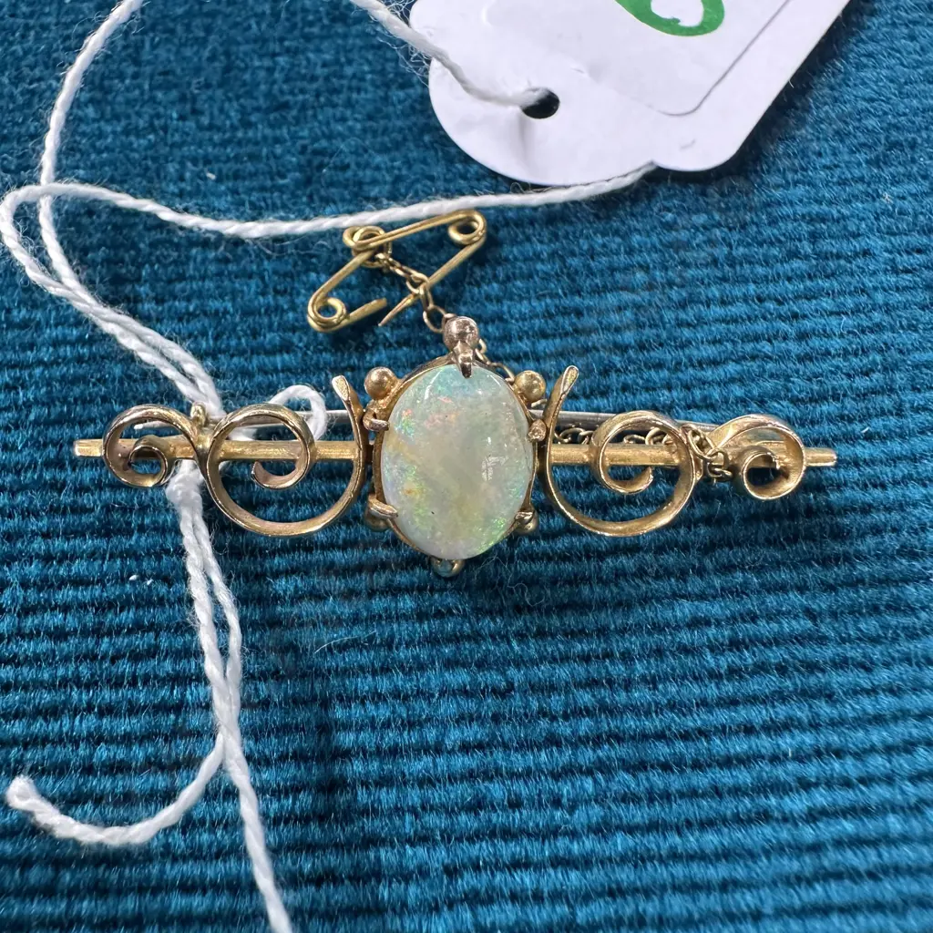Victorian 15ct gold & Opal brooch Image 1++