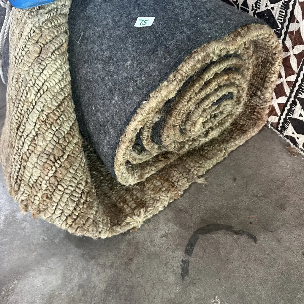 Large Sisal rug 4.4m x 4.8m excellent condition, felted underneath Image 1++