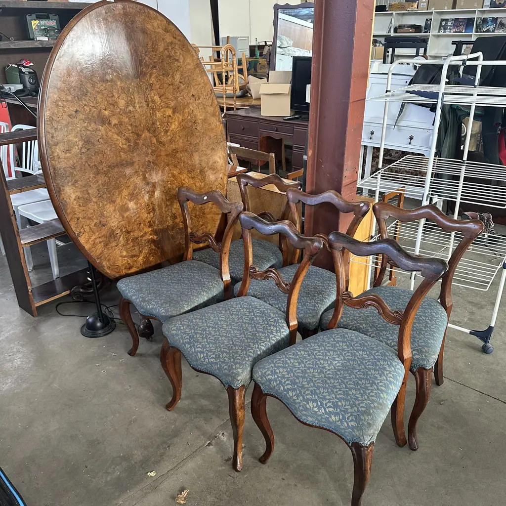 Burr Walnut Victorian breakfast table and 6 chairs Image 1++