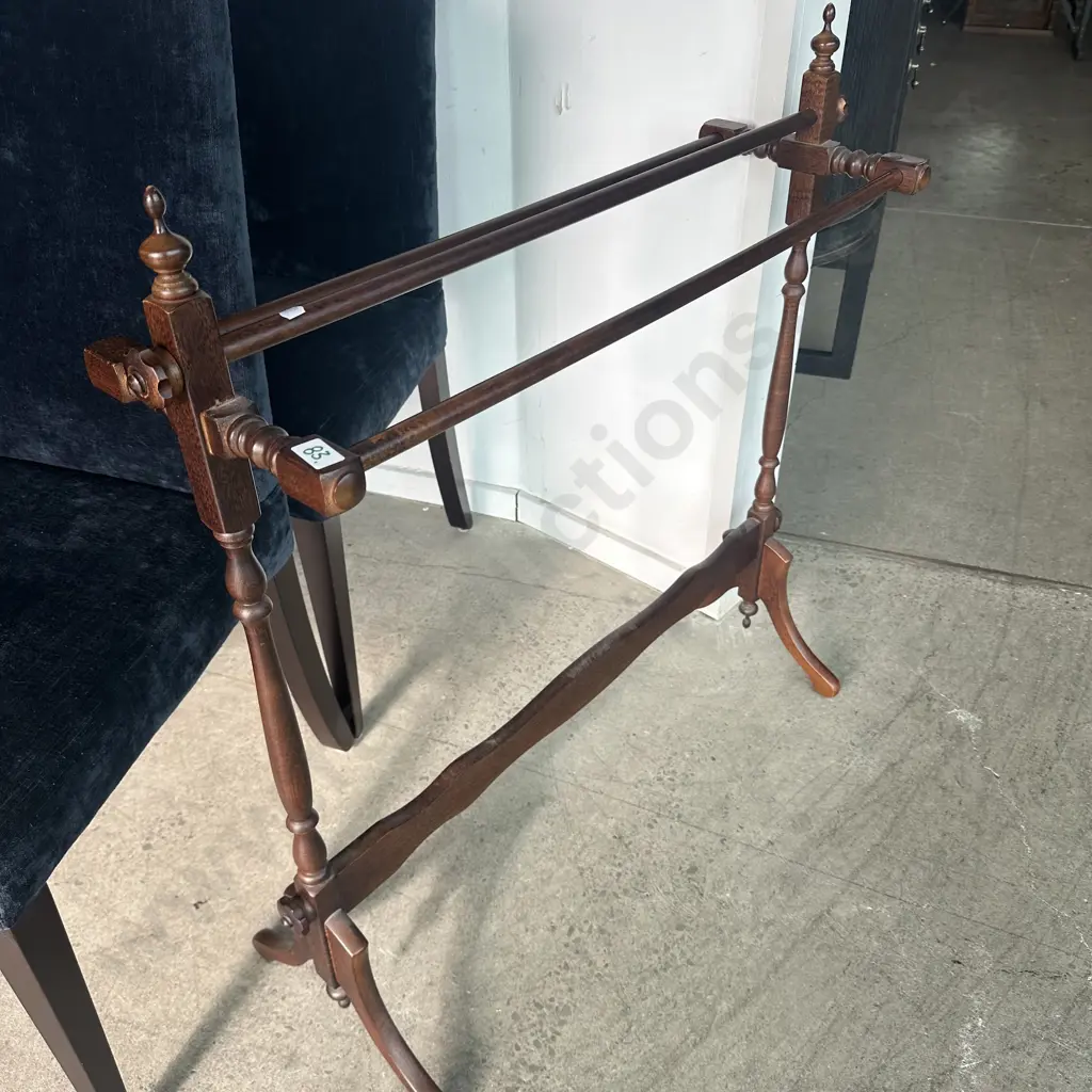 towel rail Image 1++