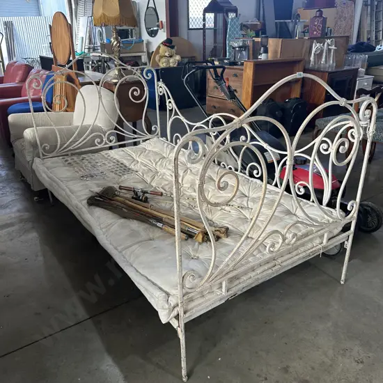 Vintage daybed