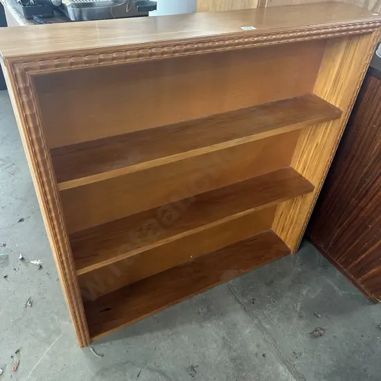 Rimu shelf