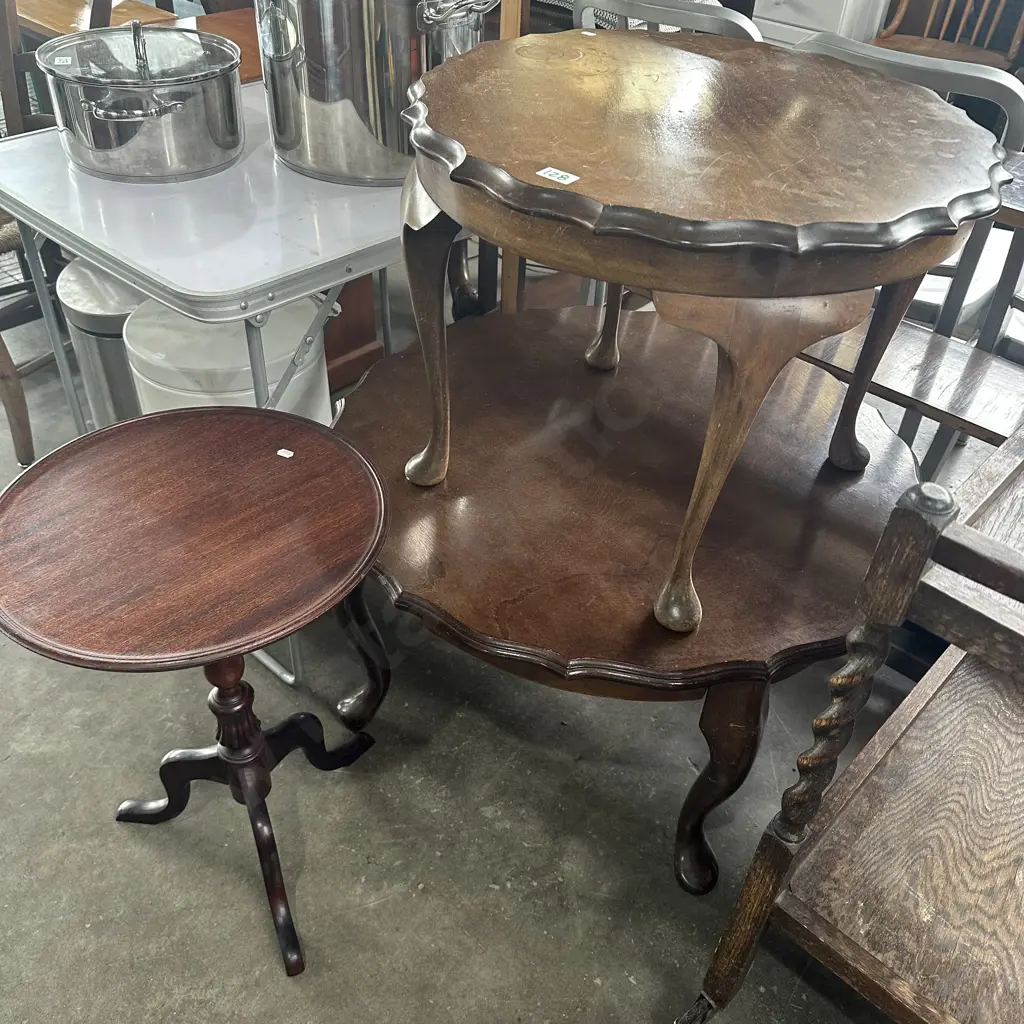 2 coffee tables and wine table Image 1++