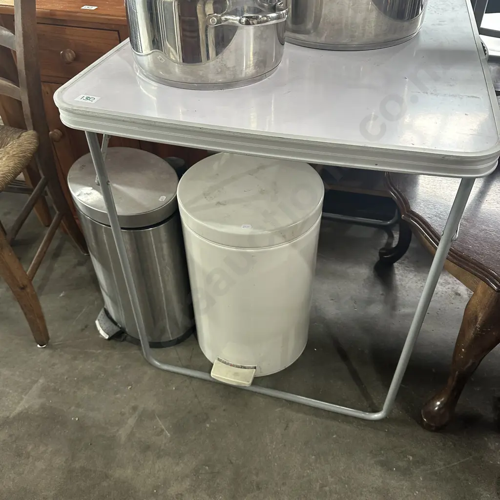 folding table and 2 bins Image 1++