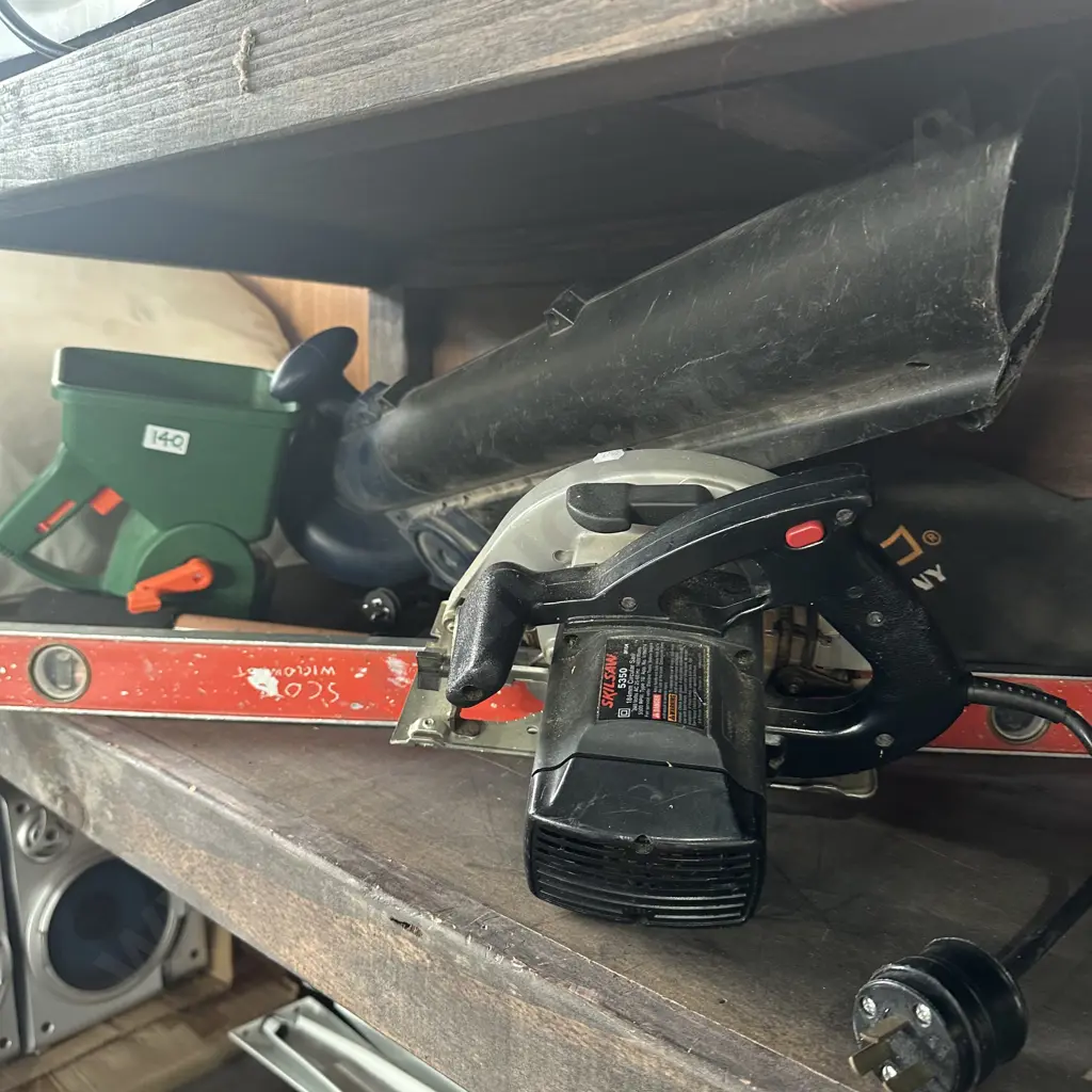 Skilksaw, vac, level, seader, pruners Image 1++