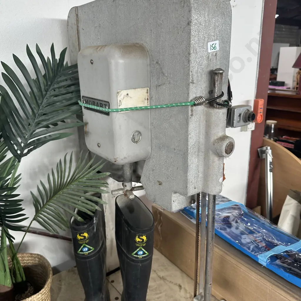 large Hobart band saw - working Image 1++